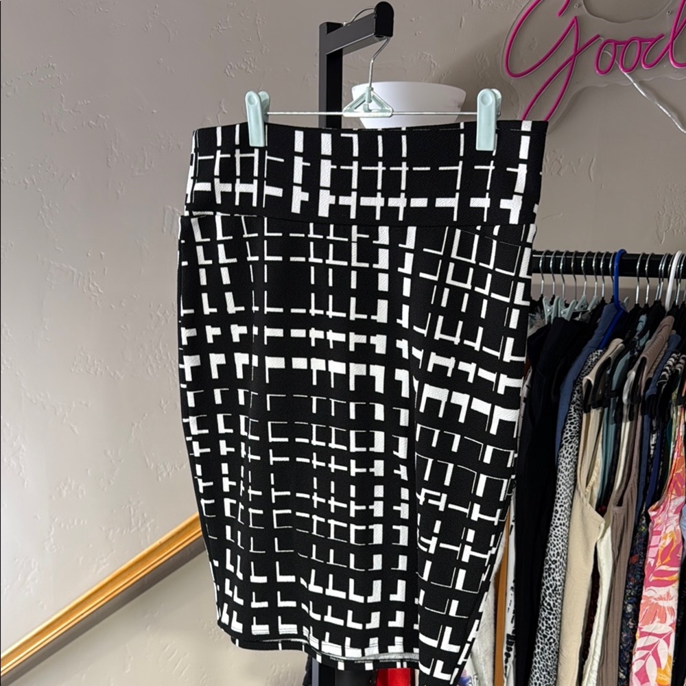 LuLaRoe Black and White Knee-Length Pencil Skirt